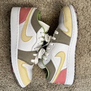 Barely worn AJ1 lows